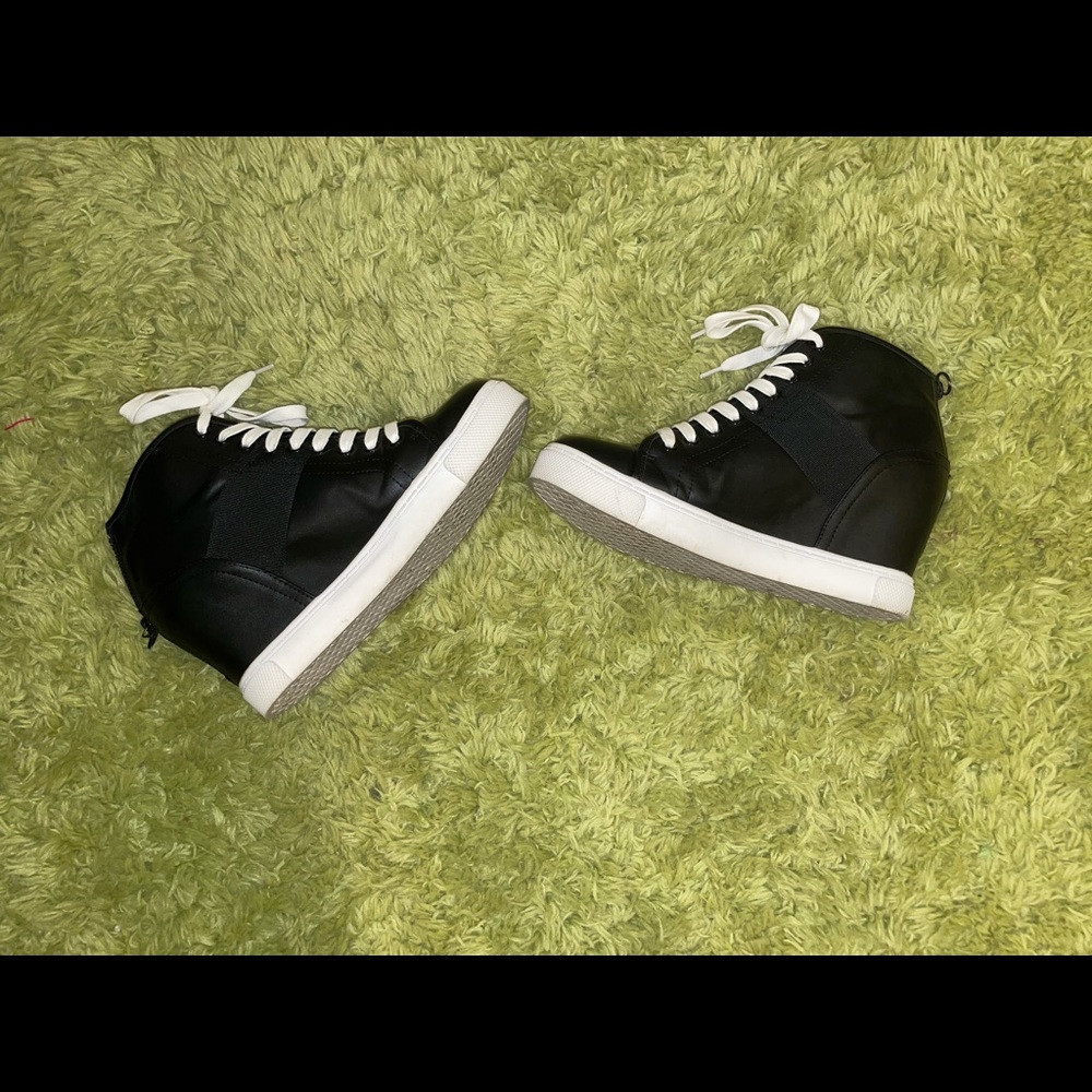 Steve Madden Leather Zip up Booties